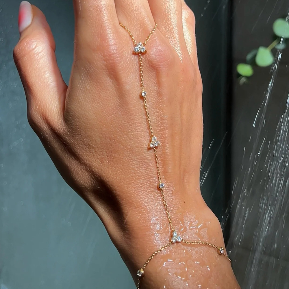 Crystal Fingerless Hand Chain  - Women Accessories In Amazon 评论和价格