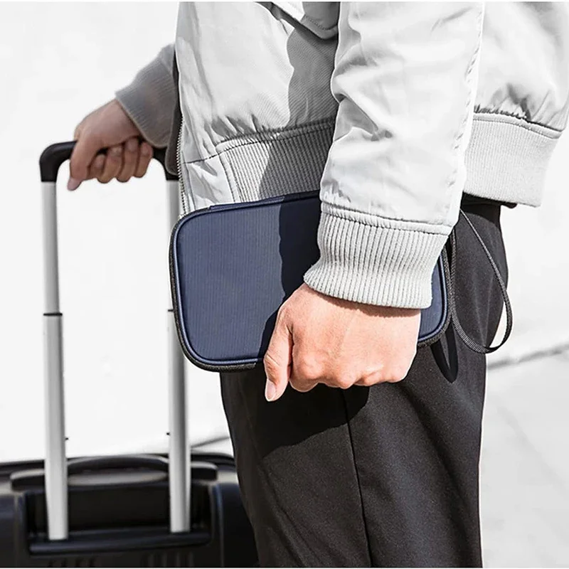 Lightweight Family Travel Pass - Women Accessories List 评论和价格